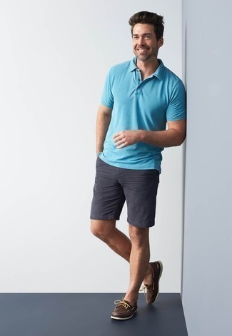 Какие шорты носить с голубой футболкой-поло мужчине
