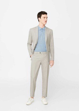 Какие костюмы носить с голубой футболкой-поло