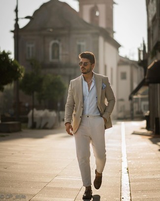 С чем носить голубой нагрудный платок с принтом