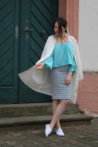 С чем носить голубую юбку с принтом