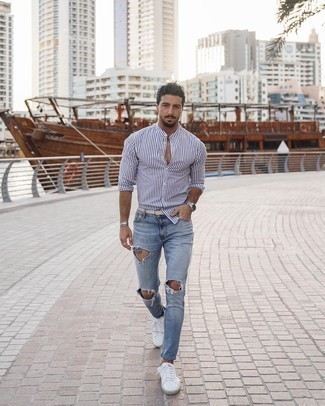 С чем носить голубые рваные джинсы мужчине