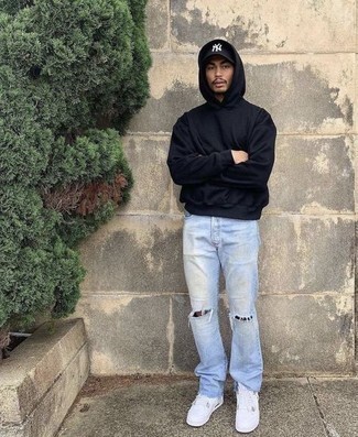 С чем носить голубые рваные джинсы мужчине