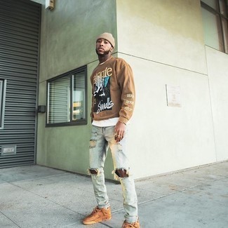 С чем носить голубые рваные джинсы мужчине