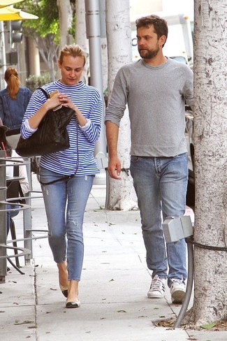 С чем носить голубые рваные джинсы скинни