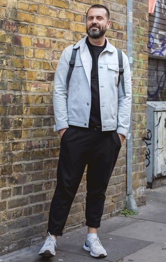 Какие кроссовки носить с голубой курткой-рубашкой мужчине