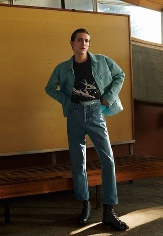 Какие джинсы носить с голубой курткой-рубашкой мужчине