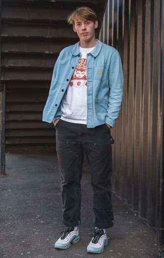 С чем носить голубую куртку-рубашку мужчине