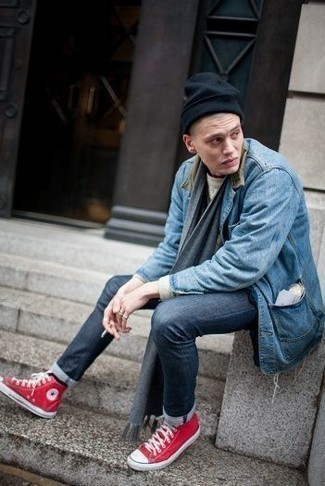 С чем носить голубую куртку-рубашку мужчине