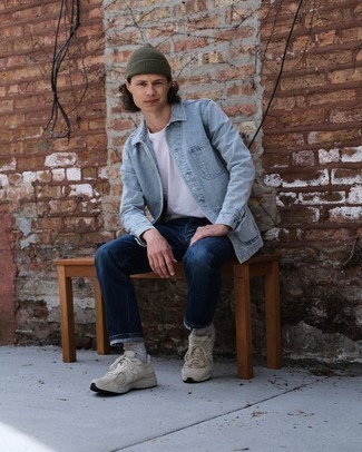 С чем носить голубую куртку-рубашку мужчине