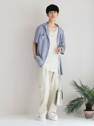 Какие майки носить с голубой рубашкой с коротким рукавом мужчине