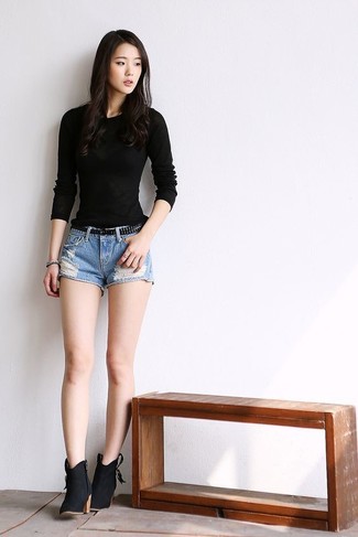 Какие ботильоны носить с голубыми шортами