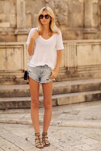 Какие гладиаторы носить с голубыми шортами