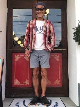 С чем носить голубые шорты мужчине