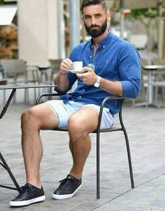 С чем носить голубые шорты мужчине