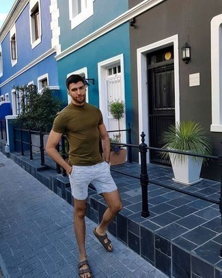 Какие сандалии носить с голубыми шортами мужчине