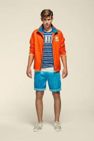 Какие ветровки носить с голубыми шортами мужчине