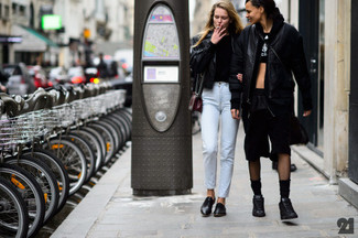 Какие косухи носить с голубыми джинсами скинни