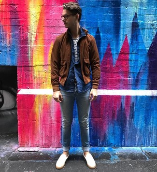 Какие бомберы носить с голубыми зауженными джинсами мужчине