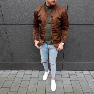Какие бомберы носить с голубыми зауженными джинсами мужчине