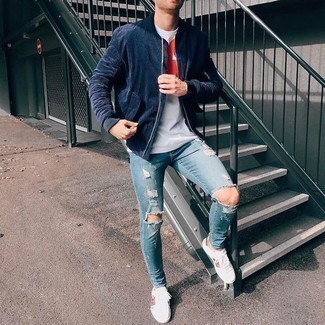 Какие бомберы носить с голубыми зауженными джинсами мужчине