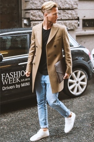 Какие длинные пальто носить с голубыми зауженными джинсами