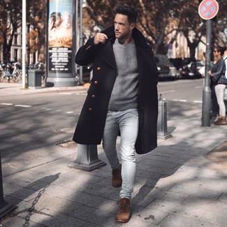 Какие длинные пальто носить с голубыми зауженными джинсами