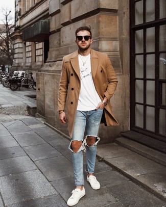 Какие длинные пальто носить с голубыми зауженными джинсами