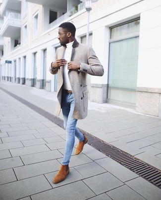 Какие водолазки носить с голубыми зауженными джинсами мужчине