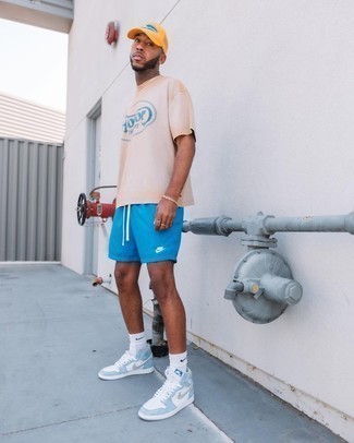 С чем носить голубые кеды мужчине