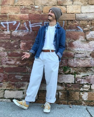 С чем носить голубые носки мужчине