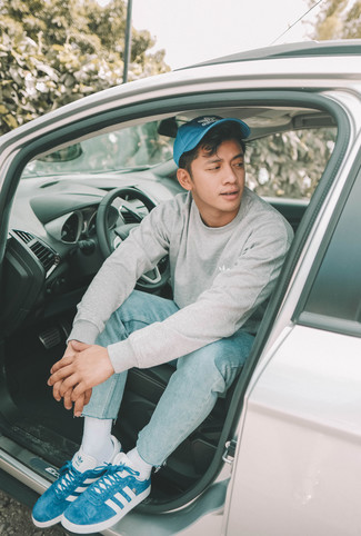 С чем носить голубые замшевые кеды мужчине