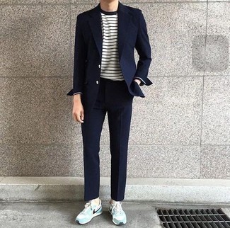 С чем носить голубые замшевые кеды мужчине