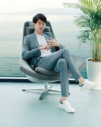 С чем носить голубой костюм