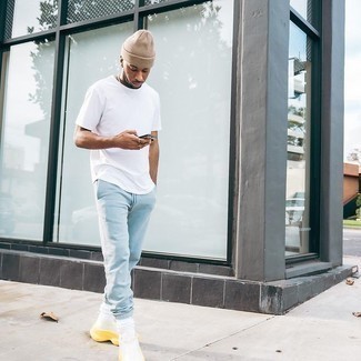 Какие кроссовки носить с голубыми спортивными штанами мужчине