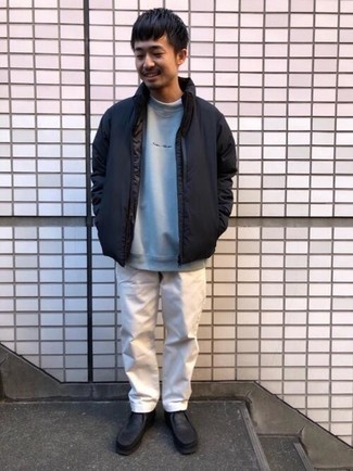 С чем носить голубой свитшот мужчине