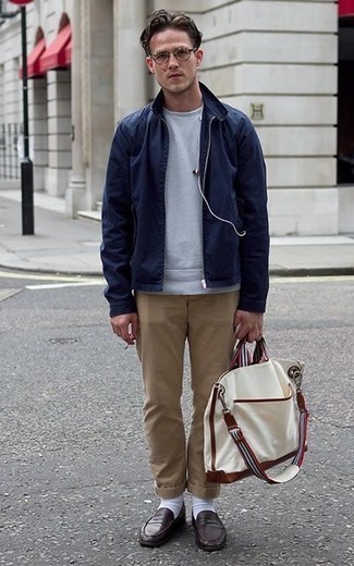 Какие лоферы носить с голубым свитшотем мужчине