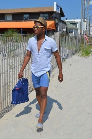 С чем носить голубые шорты для плавания