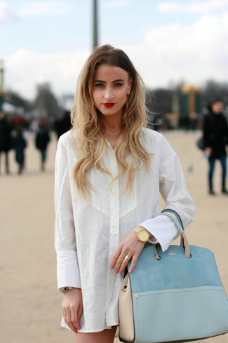 С чем носить голубую большую сумку