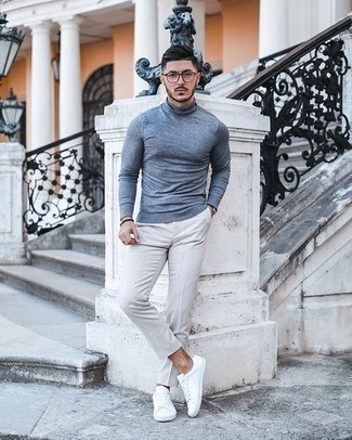 Какие брюки чинос носить с голубой водолазкой