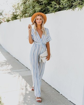 С чем носить голубой комбинезон в вертикальную полоску