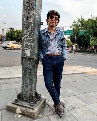 С чем носить голубую футболку-поло в вертикальную полоску мужчине