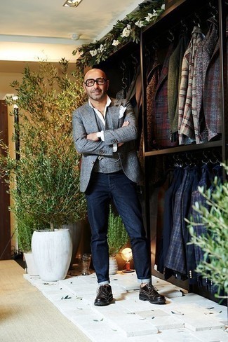 С чем носить голубой жилет