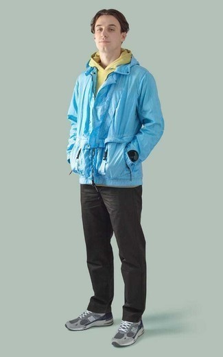 Какие кроссовки носить с голубой ветровкой мужчине