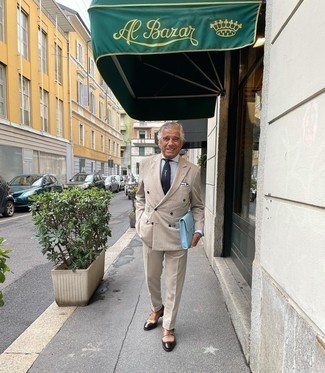 С чем носить голубой мужской клатч мужчине