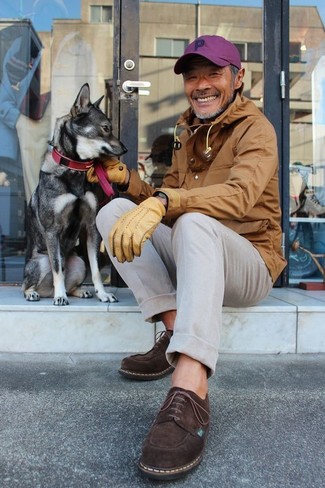 С чем носить светло-фиолетовую бейсболку мужчине