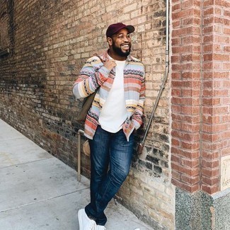 С чем носить светло-фиолетовую бейсболку мужчине