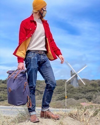 С чем носить светло-фиолетовый рюкзак из плотной ткани мужчине