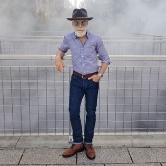 С чем носить светло-фиолетовую рубашку с длинным рукавом в клетку мужчине