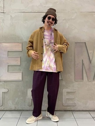 С чем носить светло-фиолетовые брюки чинос