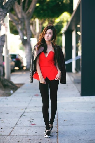 С чем носить светло-фиолетовую куртку женщине